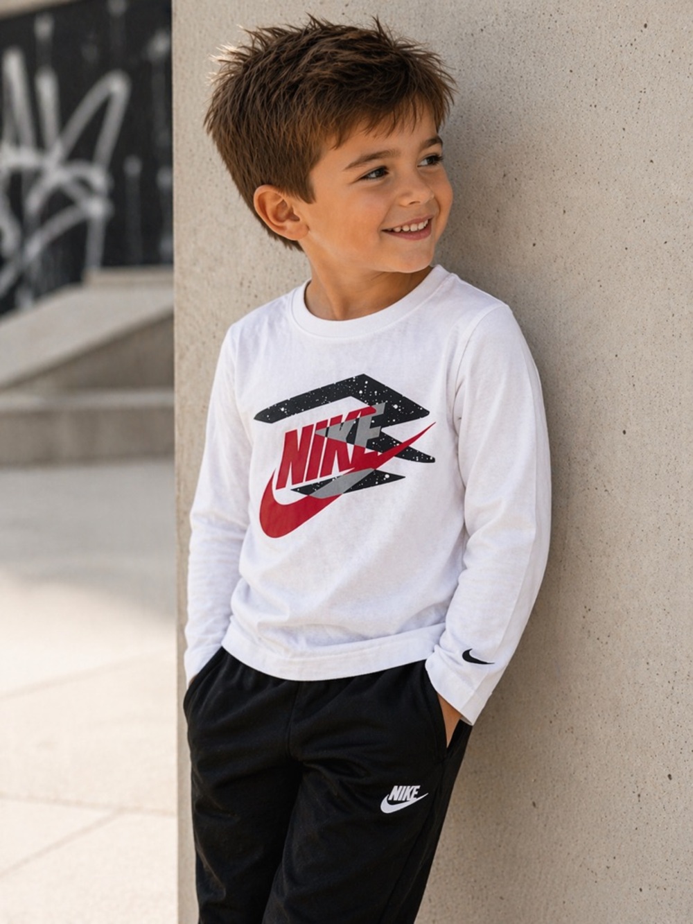Nike Boys Long Sleeve Logo Shirt Size 6/7 White Graphic Tee